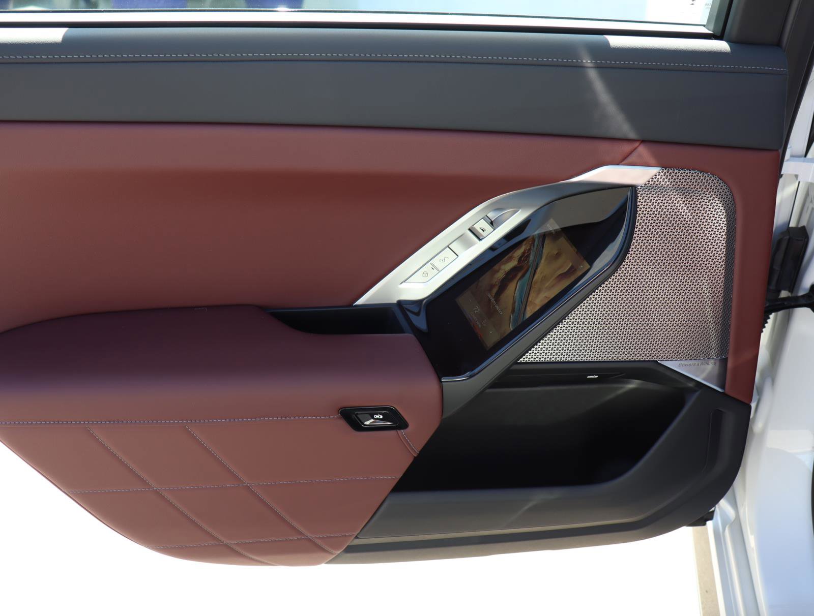 New 2026 BMW 750e xDrive image 12