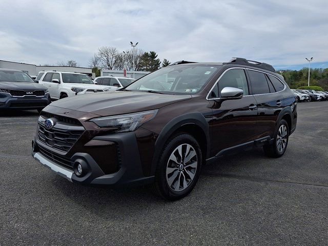 Used 2023 Subaru Outback Touring AWD/4WD image 3