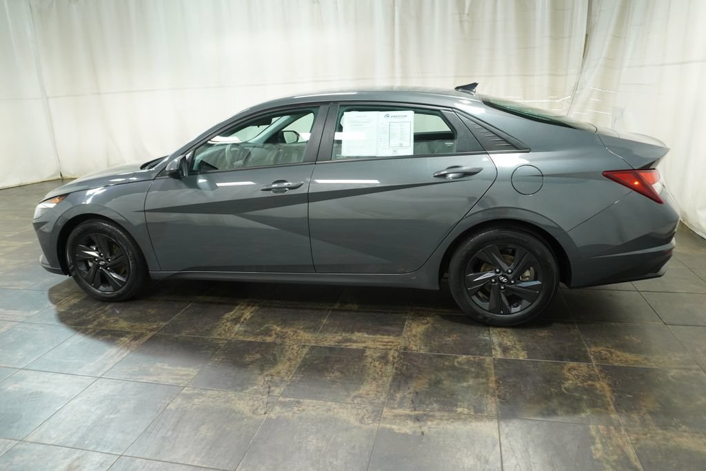 Used 2023 Hyundai Elantra SEL w/ Preferred Accessory Package FWD image 7