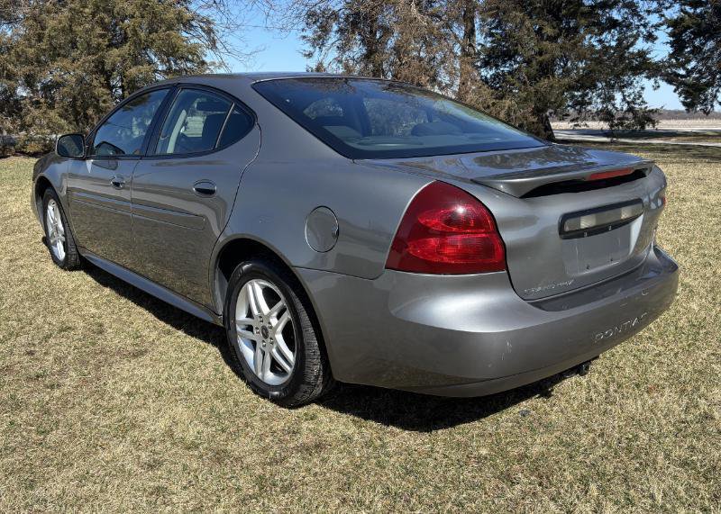 Used 2007 Pontiac Grand Prix w/ Preferred Package FWD image 3