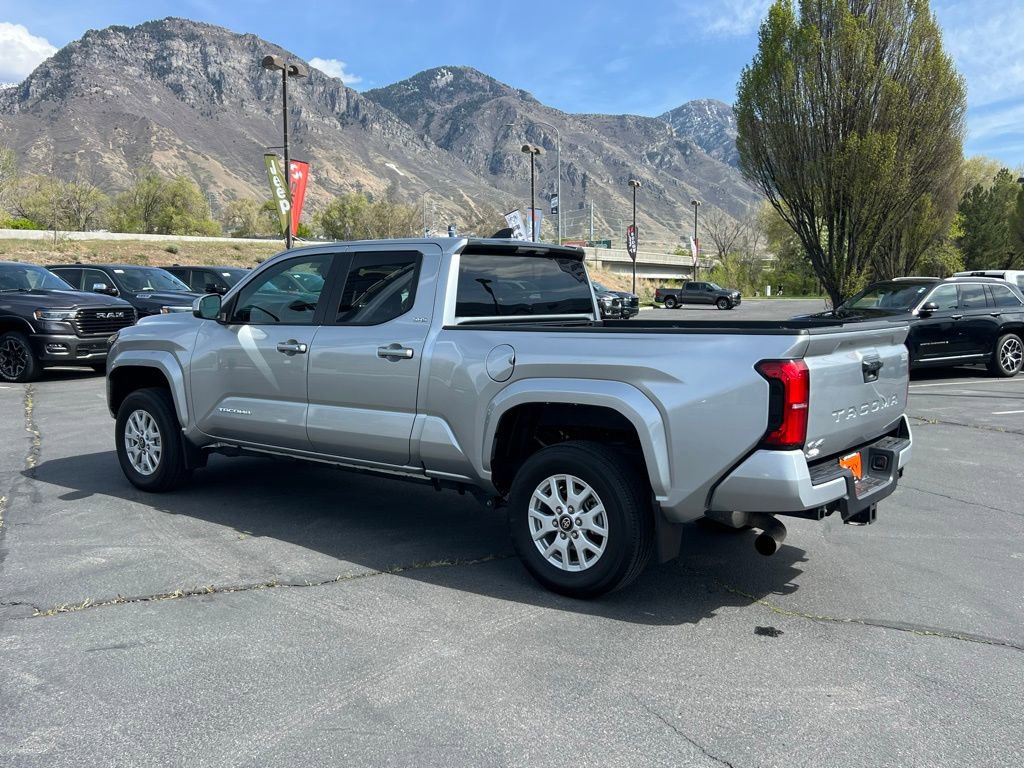 Used 2024 Toyota Tacoma SR5 AWD/4WD image 12