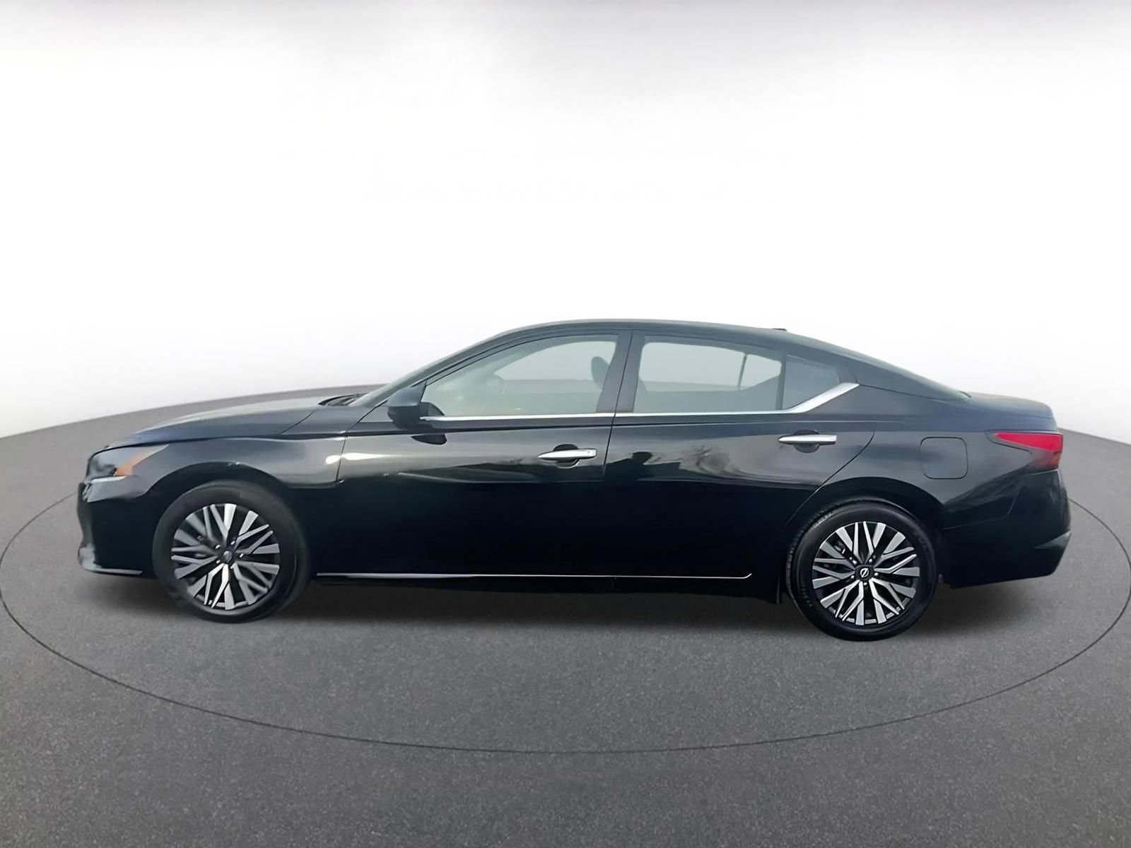 Used 2025 Nissan Altima 2.5 SV image 8