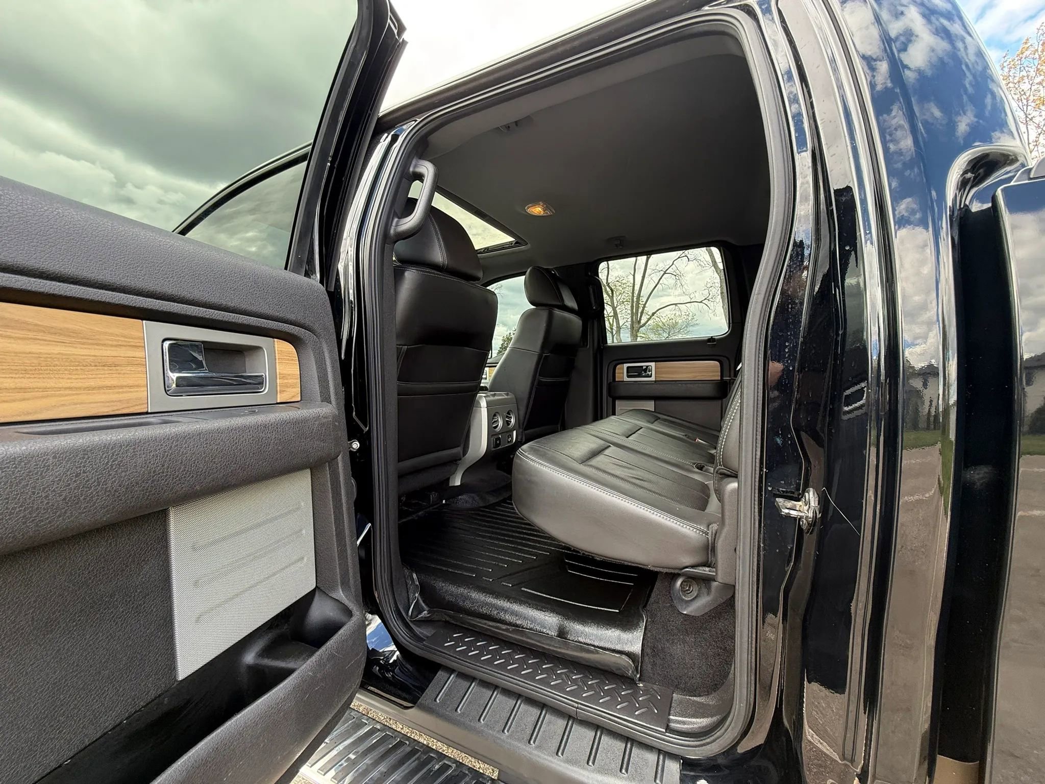 Used 2011 Ford F150 Lariat w/ Lariat Chrome Pkg AWD/4WD image 12