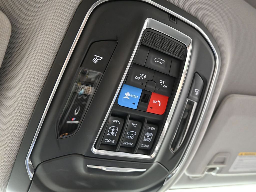 Used 2023 Jeep Grand Cherokee L Limited image 20