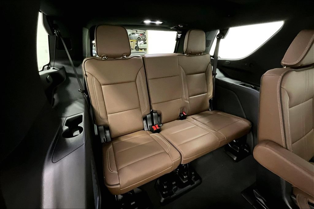 Used 2025 Chevrolet Tahoe High Country AWD/4WD image 33