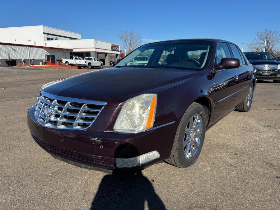 Used 2008 Cadillac DTS w/ Sun And Sound Package FWD image 1