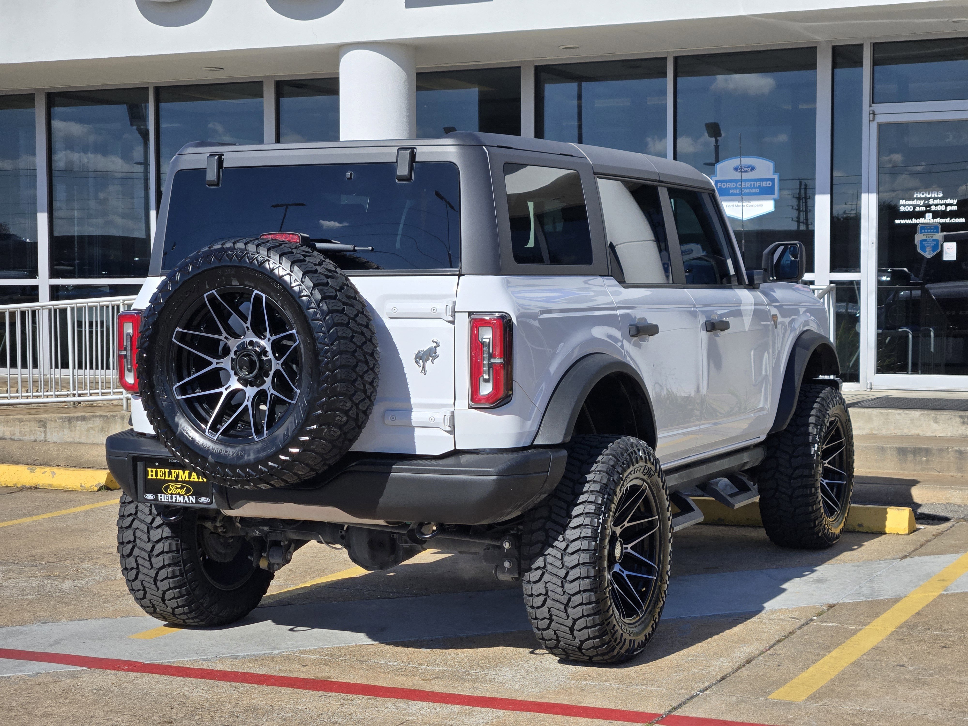 Used 2023 Ford Bronco Badlands image 3