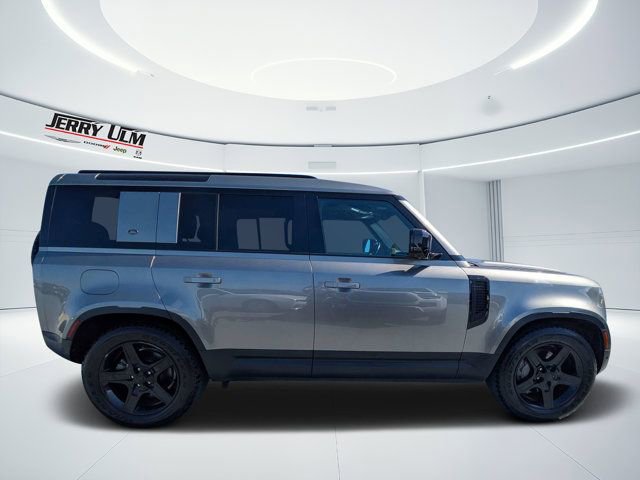 Used 2023 Land Rover Defender 110 SE image 2