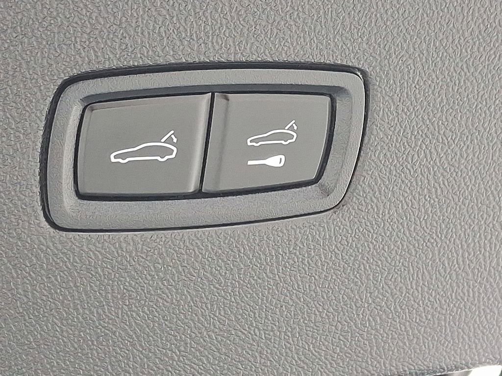 Used 2023 Porsche Cayenne Coupe image 32