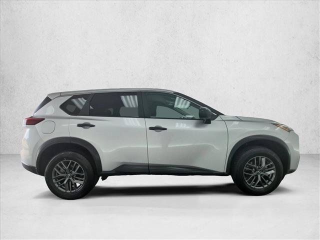 Used 2024 Nissan Rogue S FWD video 4