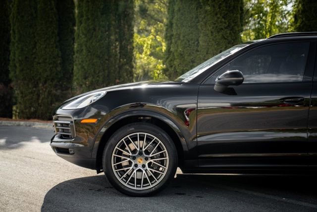 Used 2023 Porsche Cayenne Platinum Edition image 10
