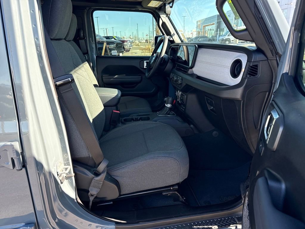 Used 2025 Jeep Gladiator Sport image 26