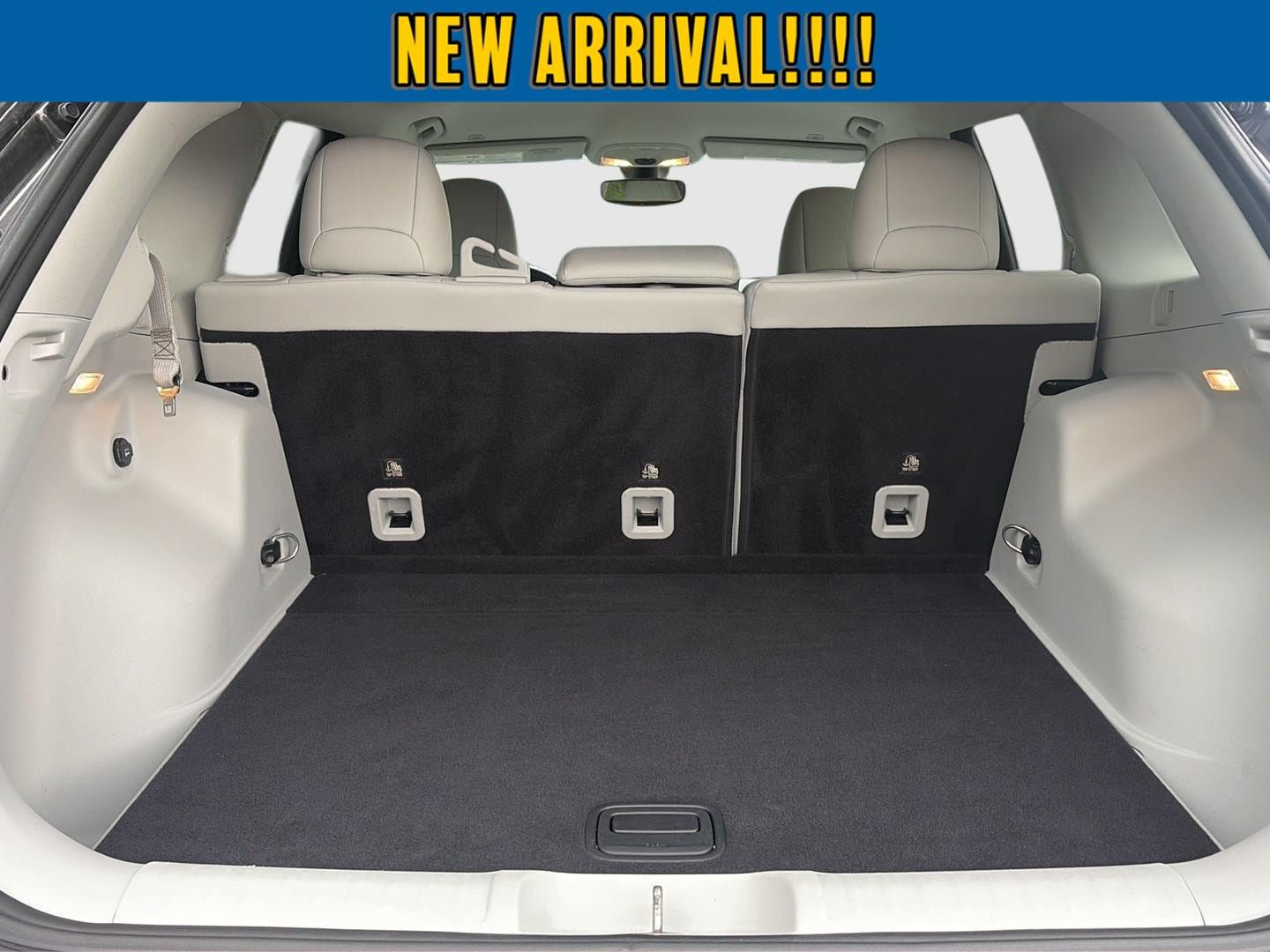 Used 2019 Jeep Cherokee Limited AWD/4WD image 9