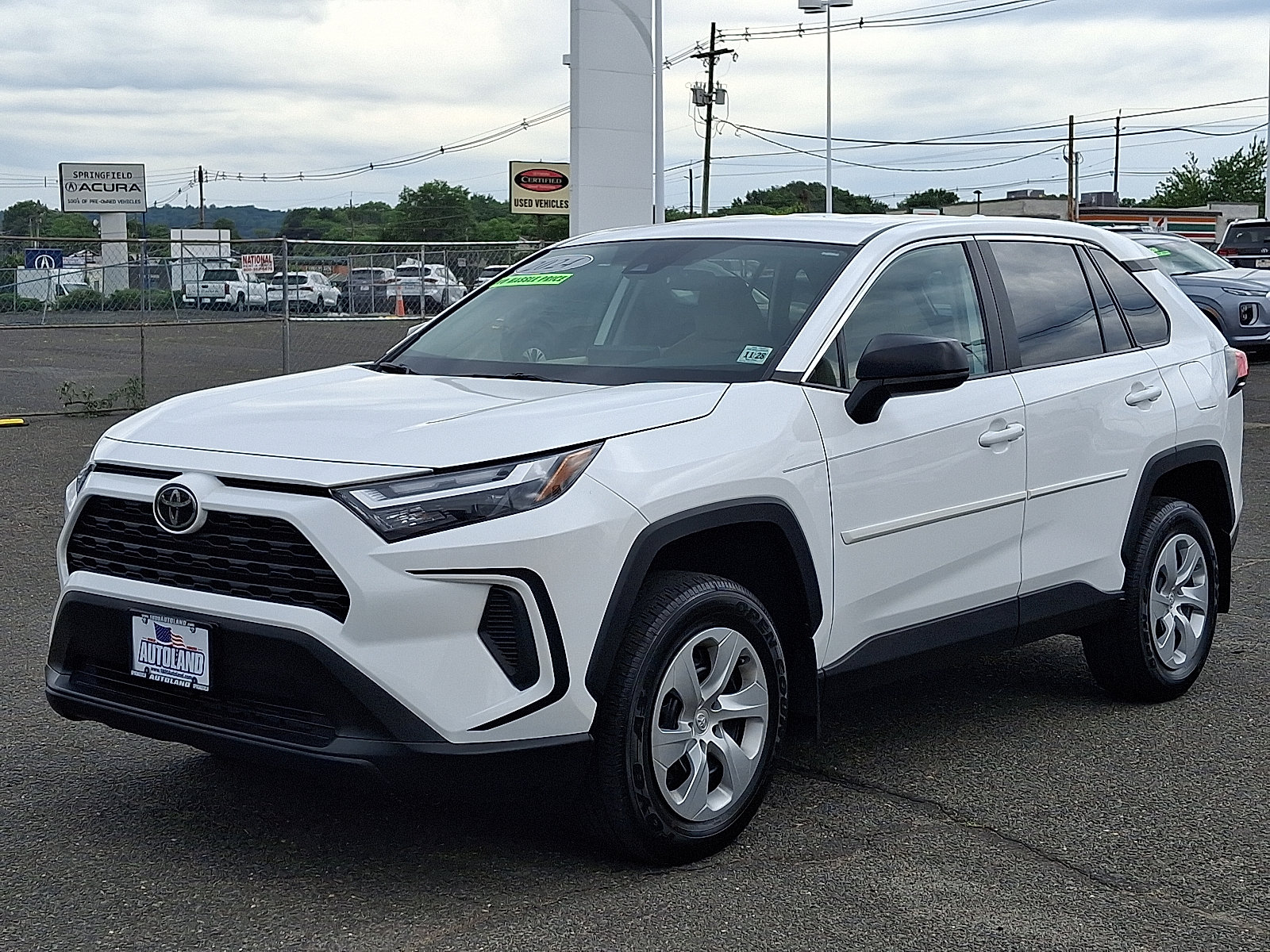 Used 2024 Toyota RAV4 LE AWD/4WD image 3