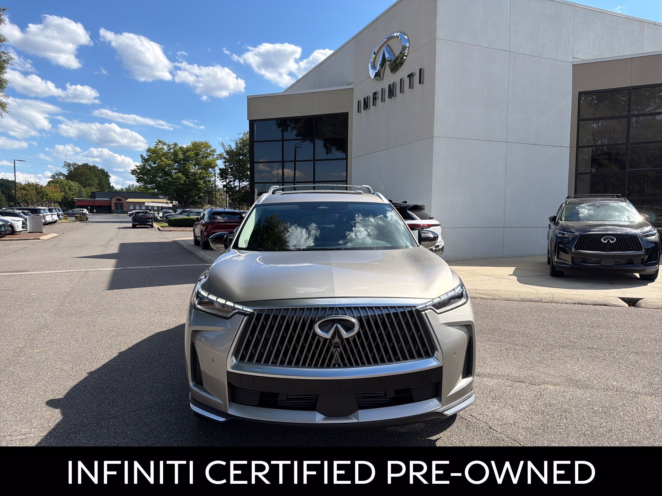 Certified 2026 INFINITI QX60 Luxe w/ Family Package FWD image 3