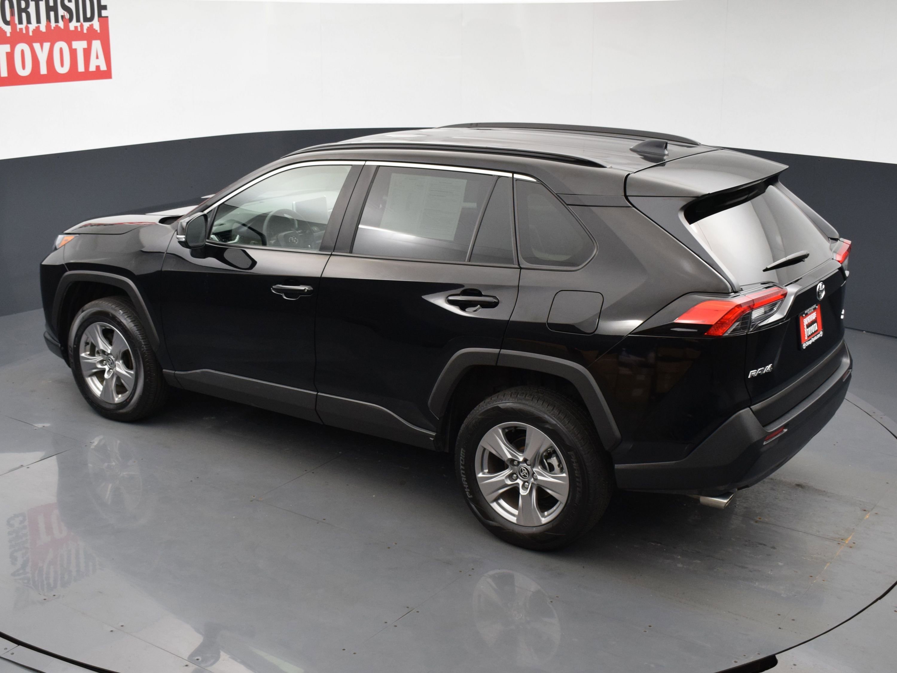 Used 2025 Toyota RAV4 XLE FWD image 18