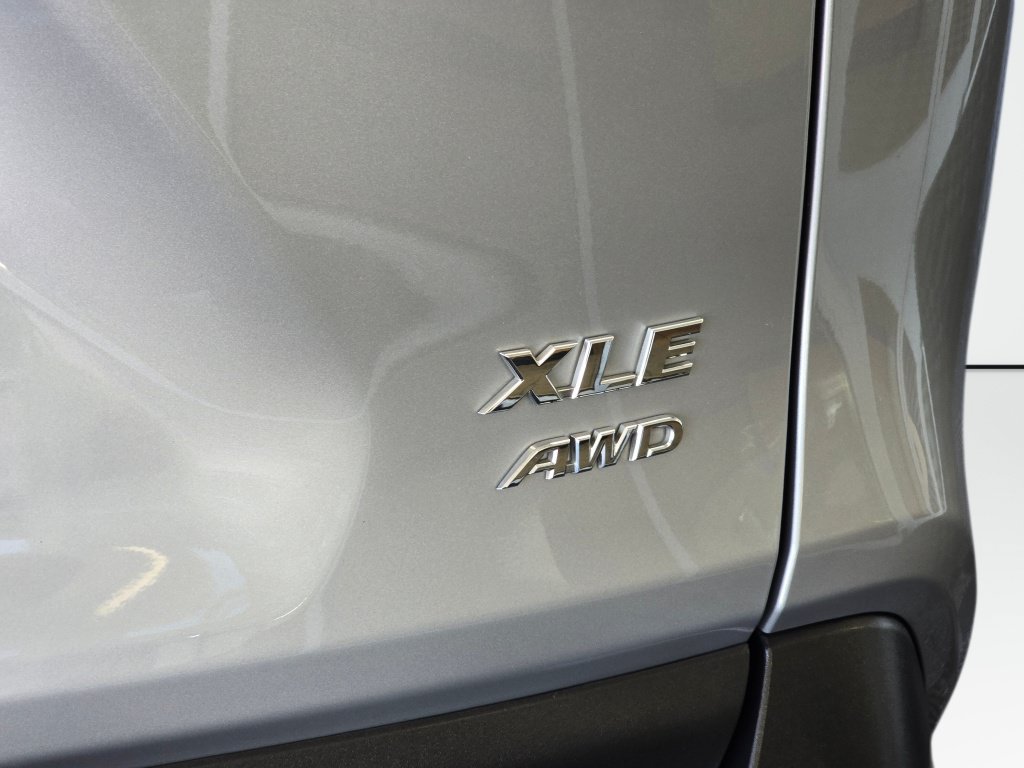 Used 2025 Toyota RAV4 XLE AWD/4WD image 15
