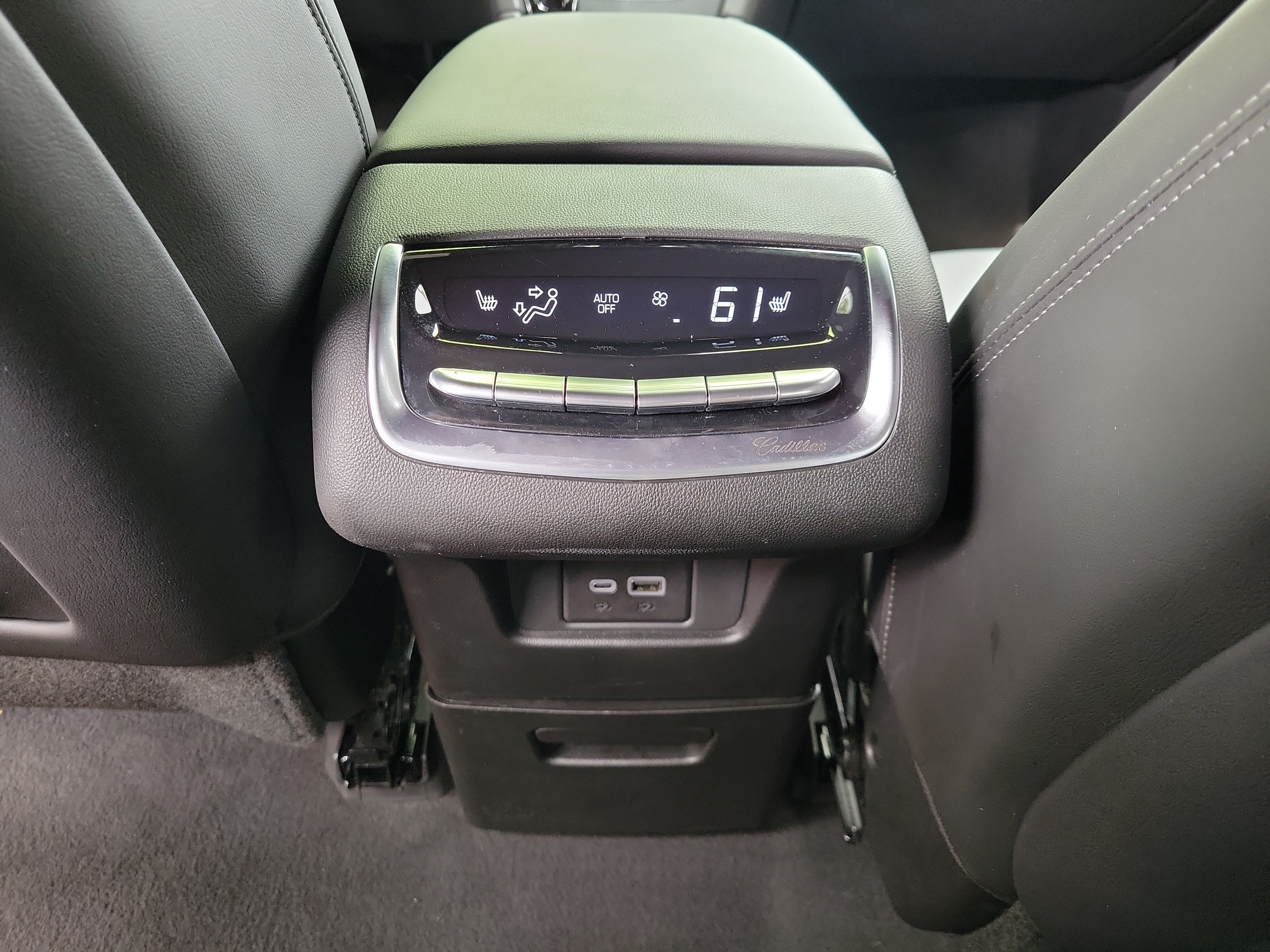 Used 2024 Cadillac XT6 Premium Luxury FWD image 11