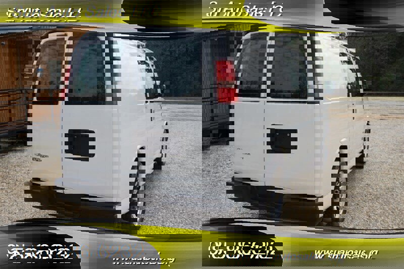 Used 2010 Chevrolet Express 1500 image 11
