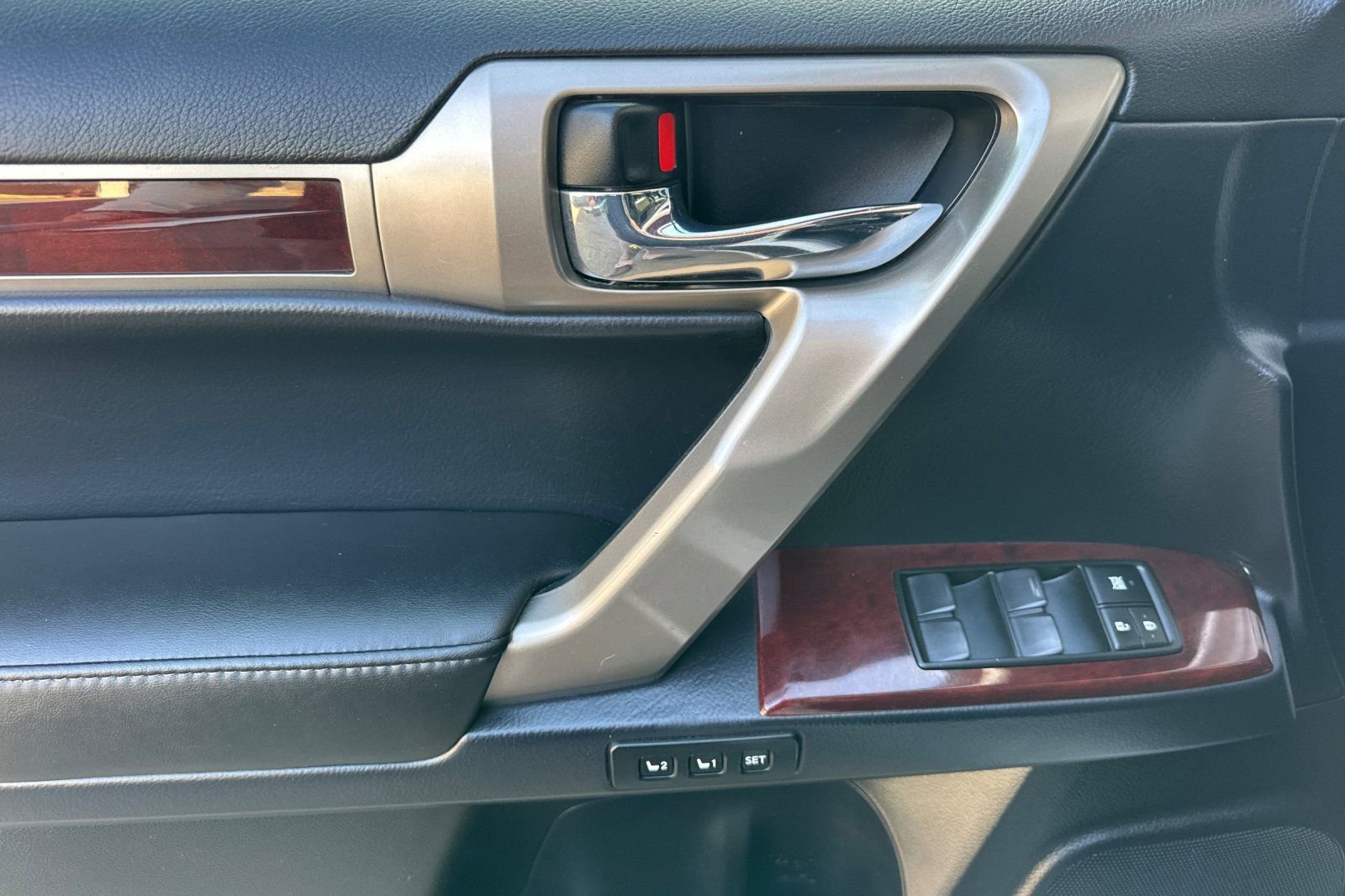 Used 2017 Lexus GX 460 Premium w/ Premium Package image 11