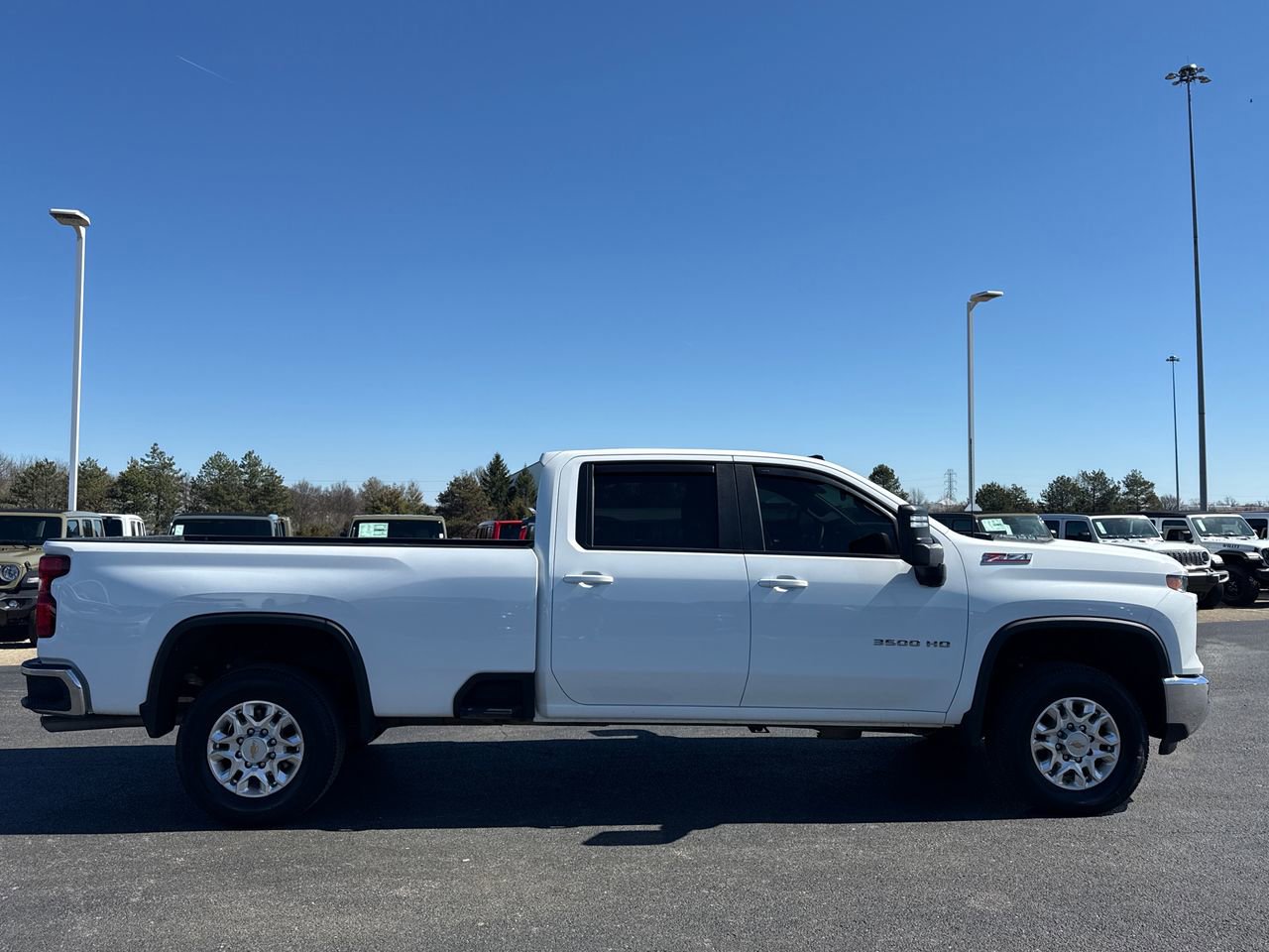 Used 2024 Chevrolet Silverado 3500 LT w/ Convenience Package image 2
