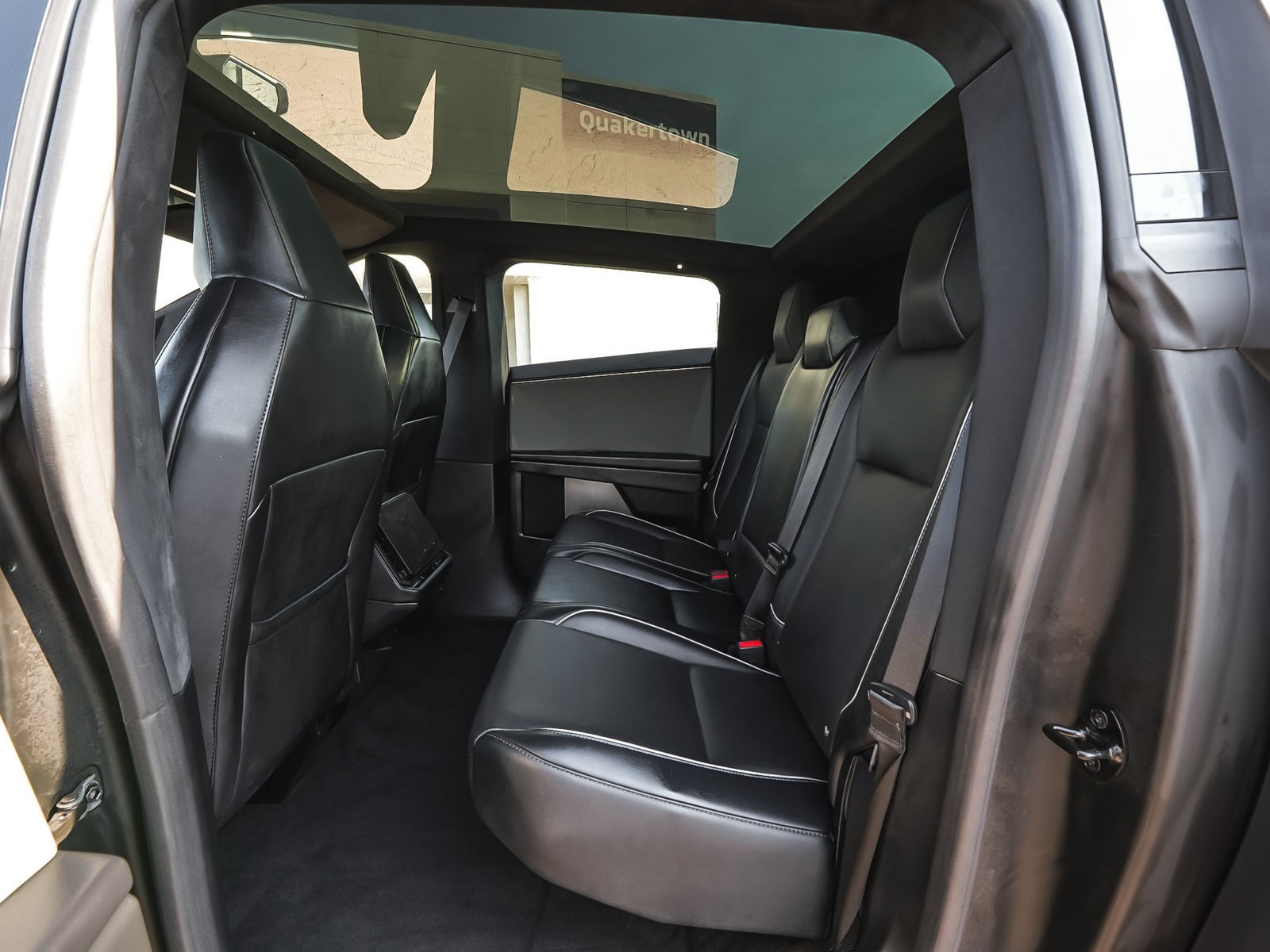 Used 2025 Tesla Cybertruck AWD Crew Cab image 31