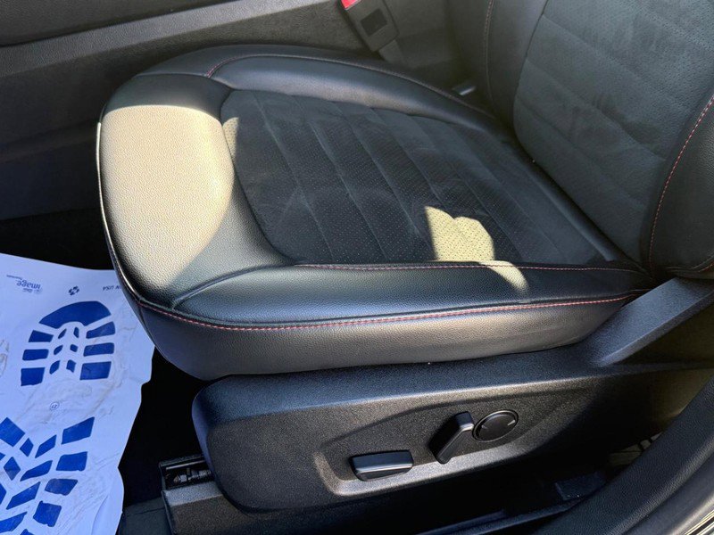 Certified 2022 Ford Edge ST-Line w/ Class II Trailer Tow Package image 28