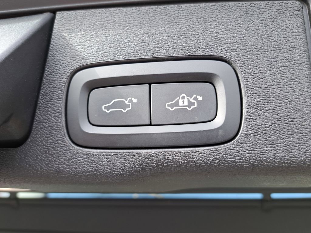 Used 2020 Volvo XC60 T5 Inscription w/ Protection Package image 30