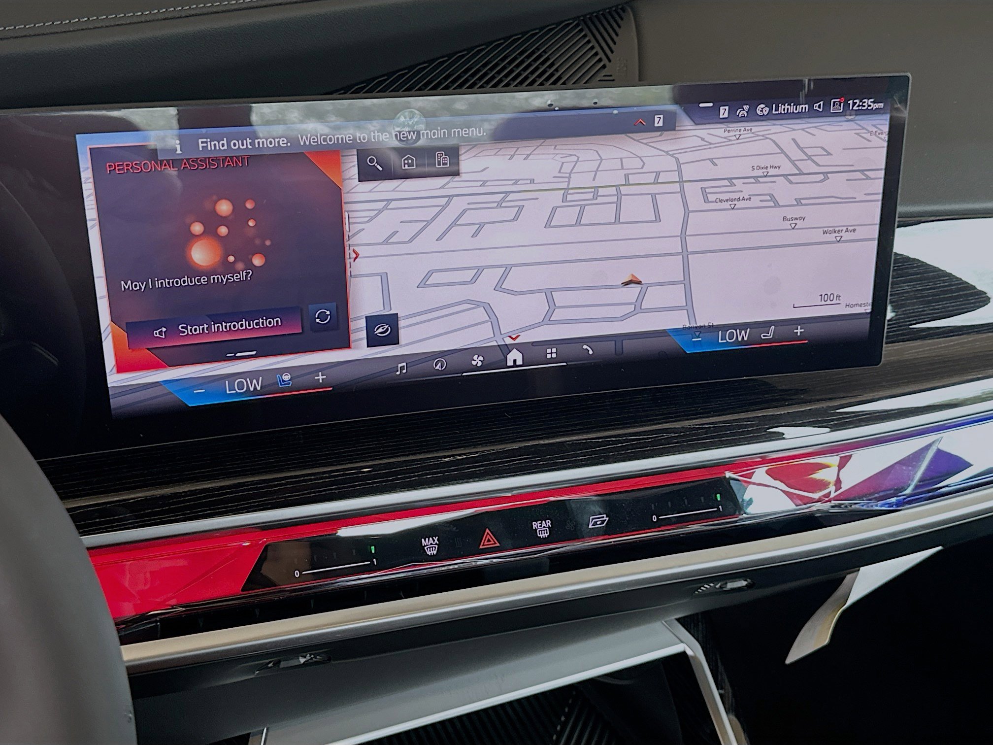 New 2026 BMW 750e xDrive w/ Premium Package image 10