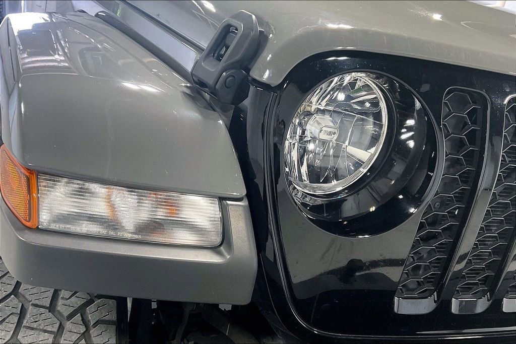 Used 2022 Jeep Gladiator Willys image 37