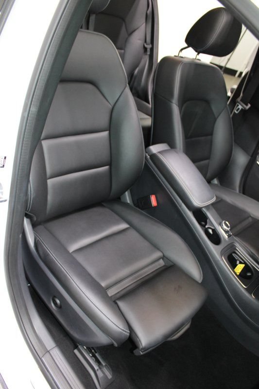 Used 2019 Mercedes-Benz GLA 250 4MATIC w/ Premium Package image 33