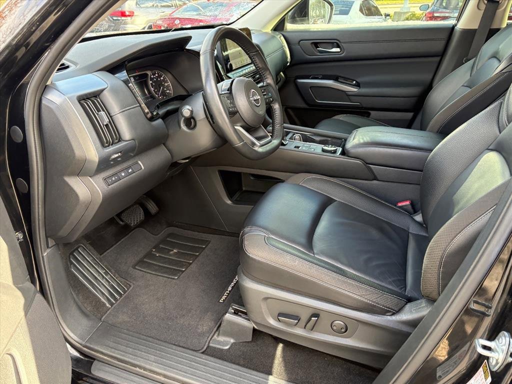 Used 2024 Nissan Pathfinder SL image 18