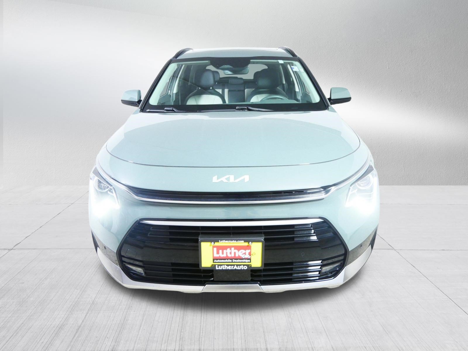 Used 2024 Kia Niro FWD image 2