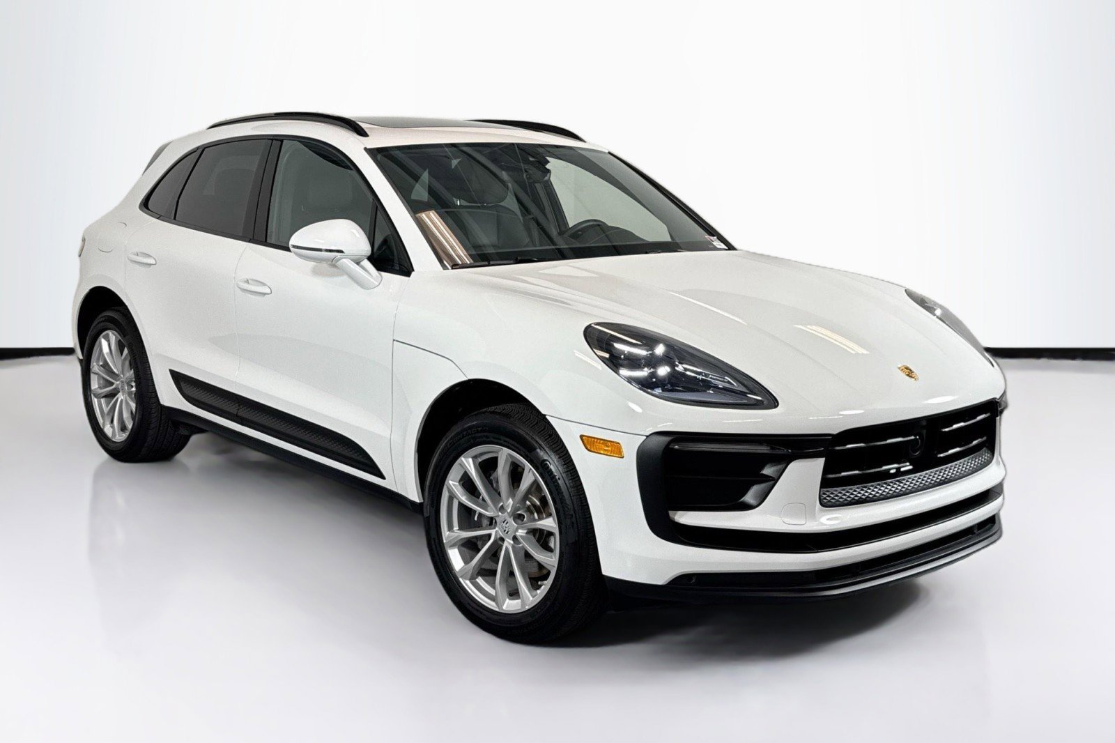 Used 2024 Porsche Macan Turbo image 3