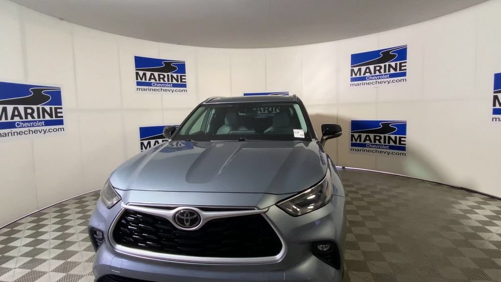 Used 2021 Toyota Highlander XLE FWD image 5