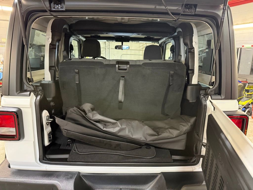 Certified 2025 Jeep Wrangler Sport image 29