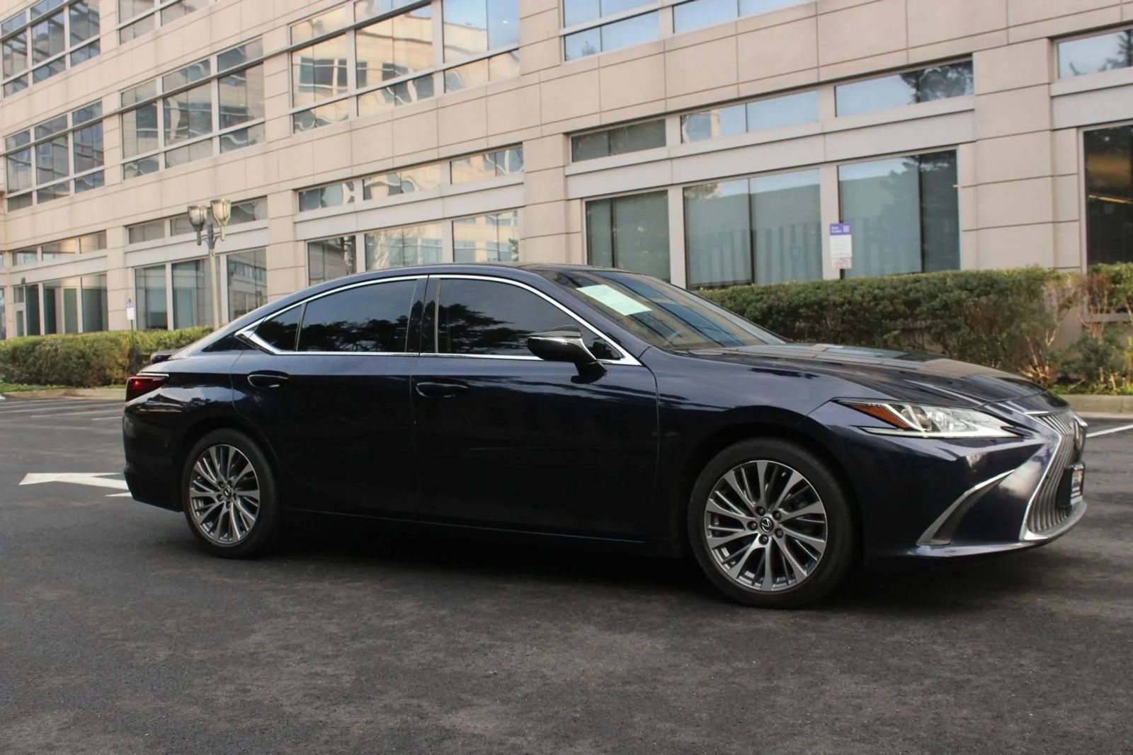 Used 2021 Lexus ES 350 w/ Premium Package image 2