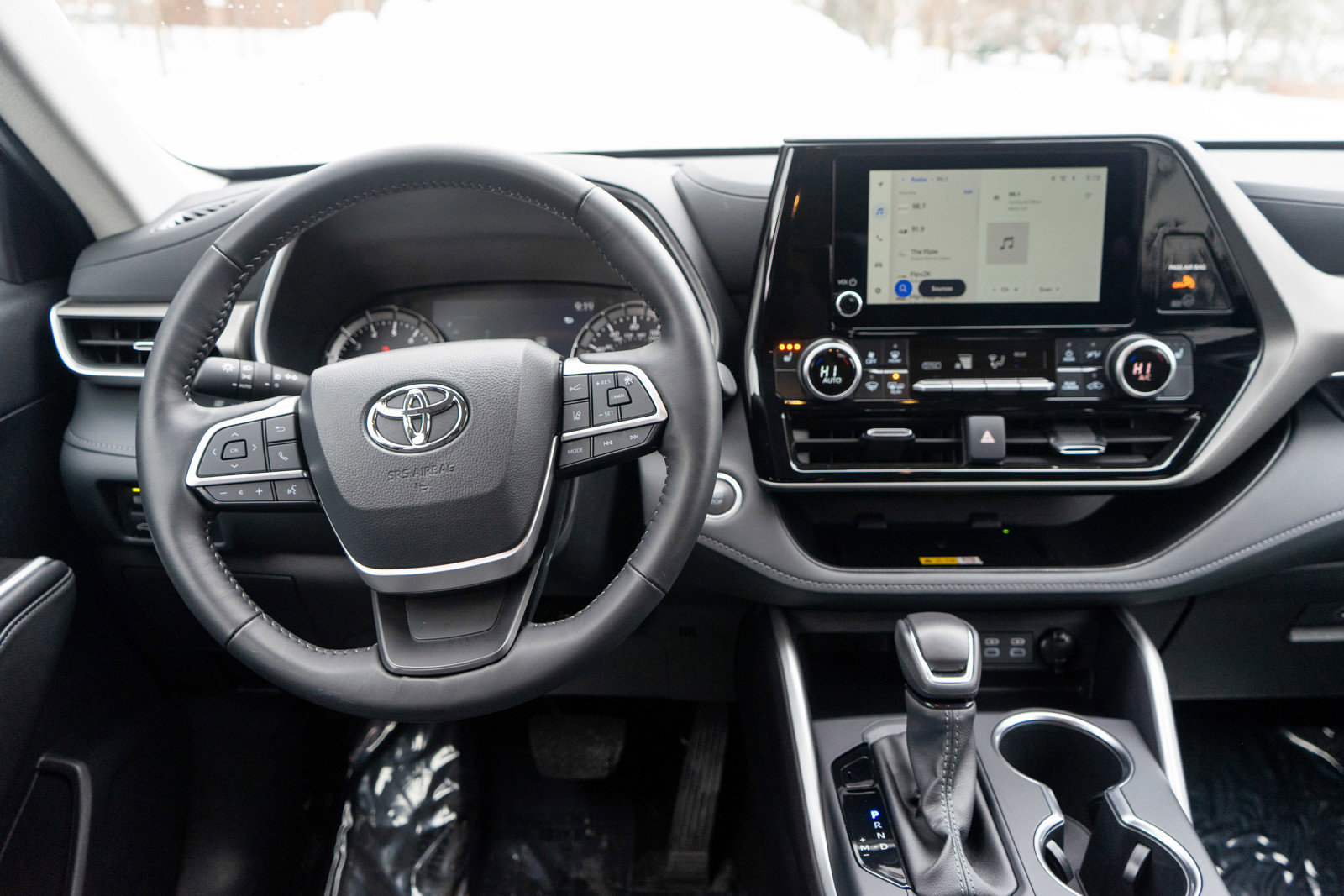 Used 2025 Toyota Highlander XLE image 13