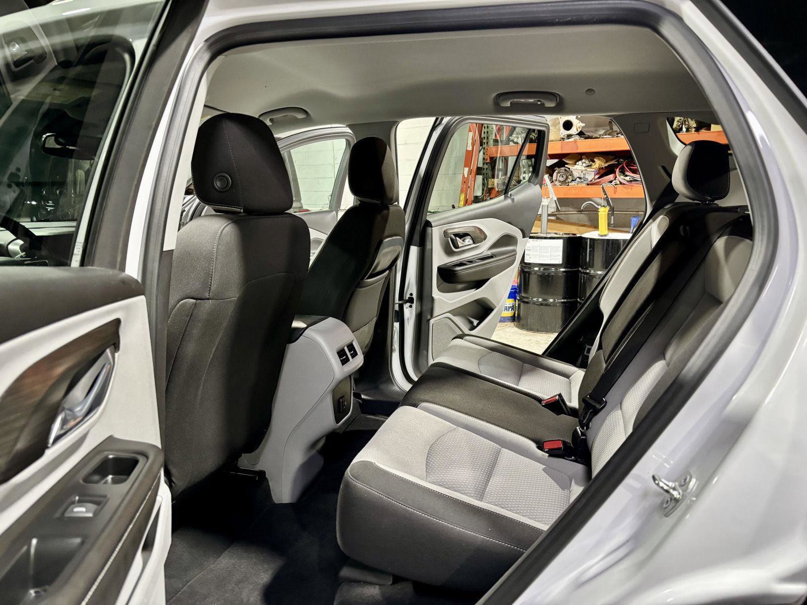 Used 2023 GMC Terrain SLE w/ Driver Convenience Package image 14