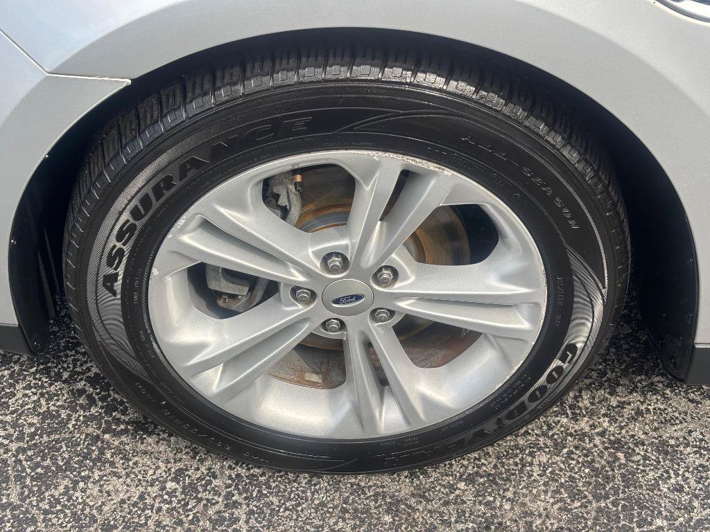 Used 2018 Ford Taurus SE FWD image 8