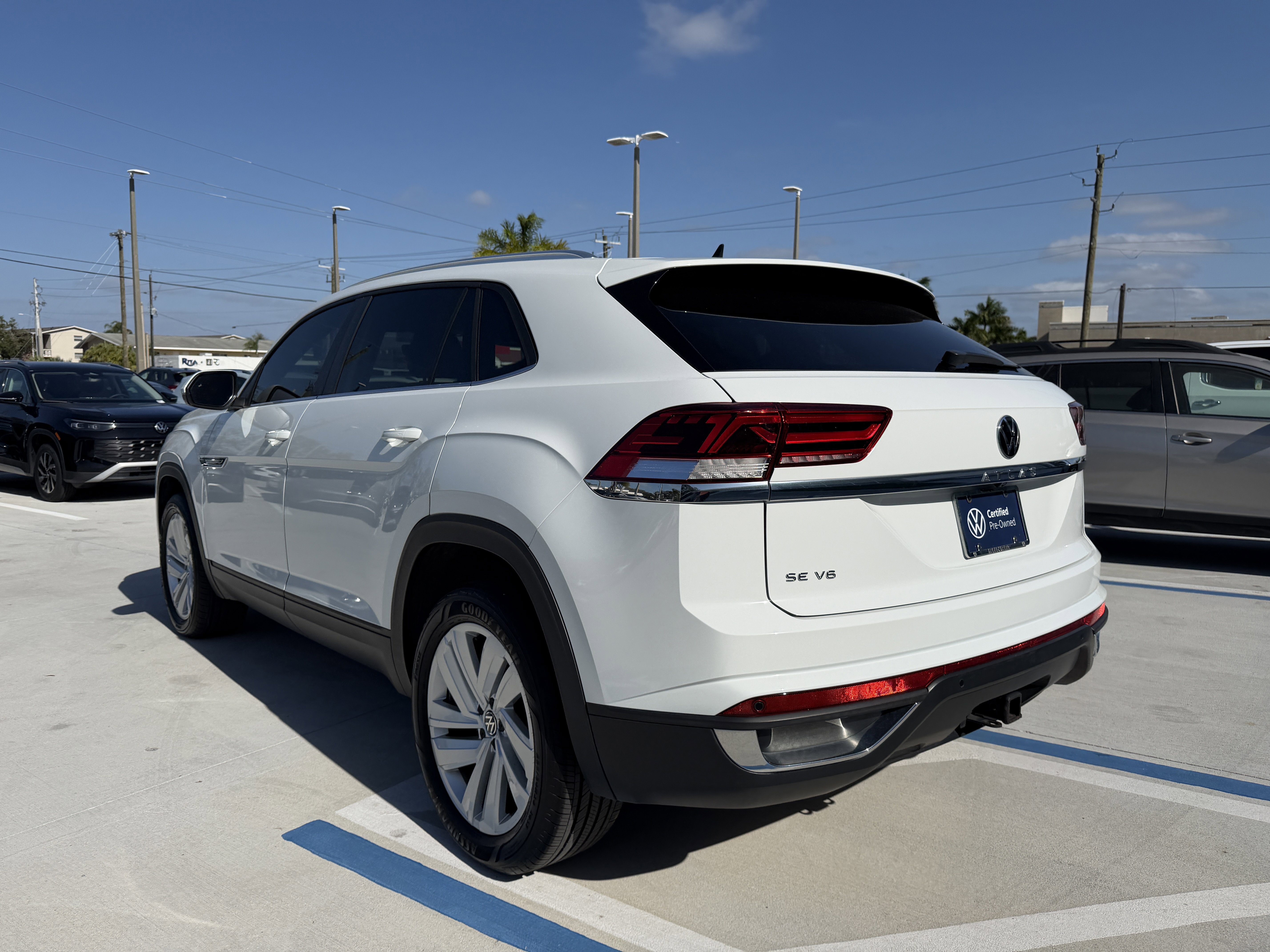 Certified 2023 Volkswagen Atlas Cross Sport SE w/ Panoramic Sunroof Package image 5