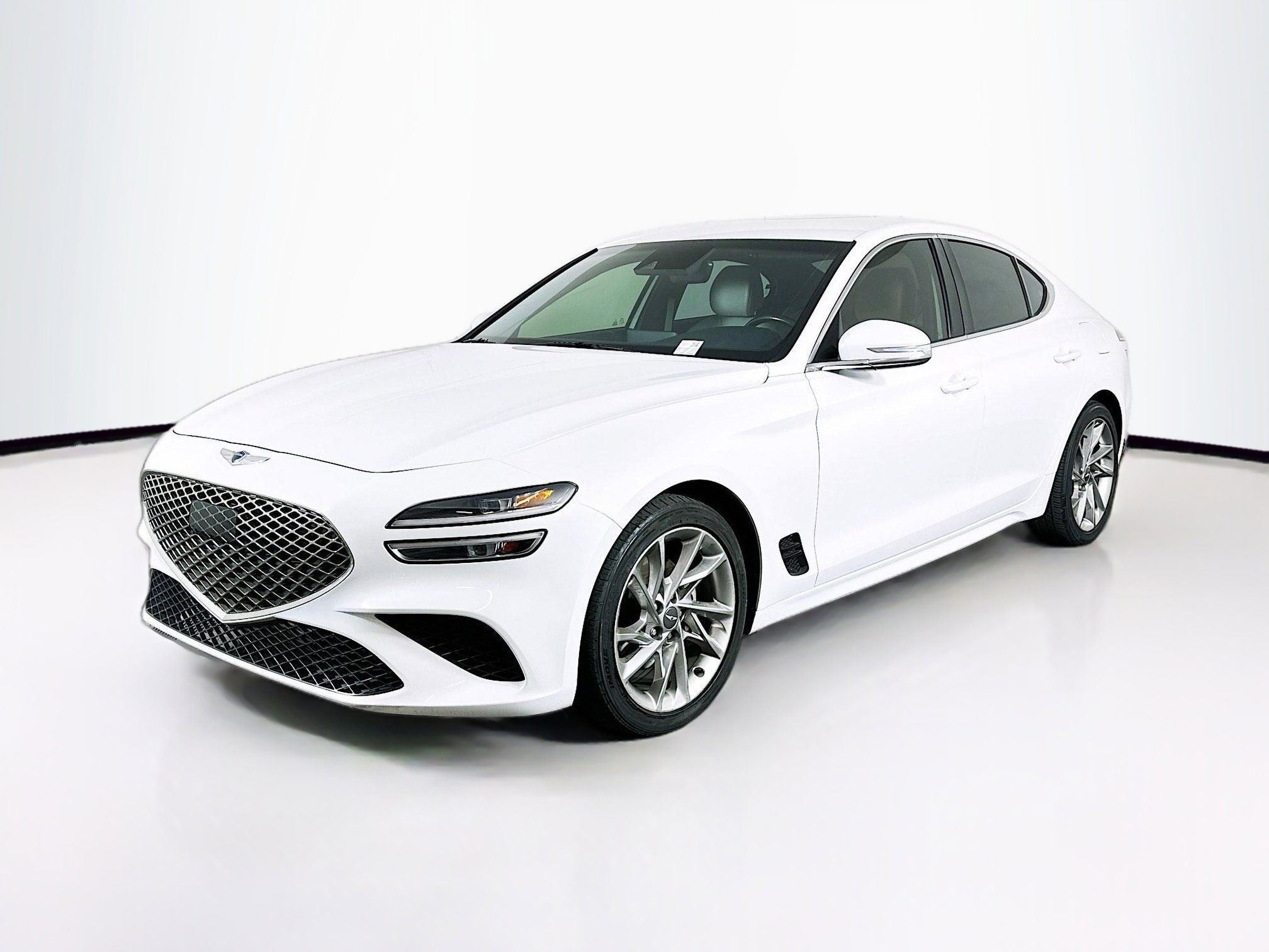 Used 2022 Genesis G70 2.0T image 3