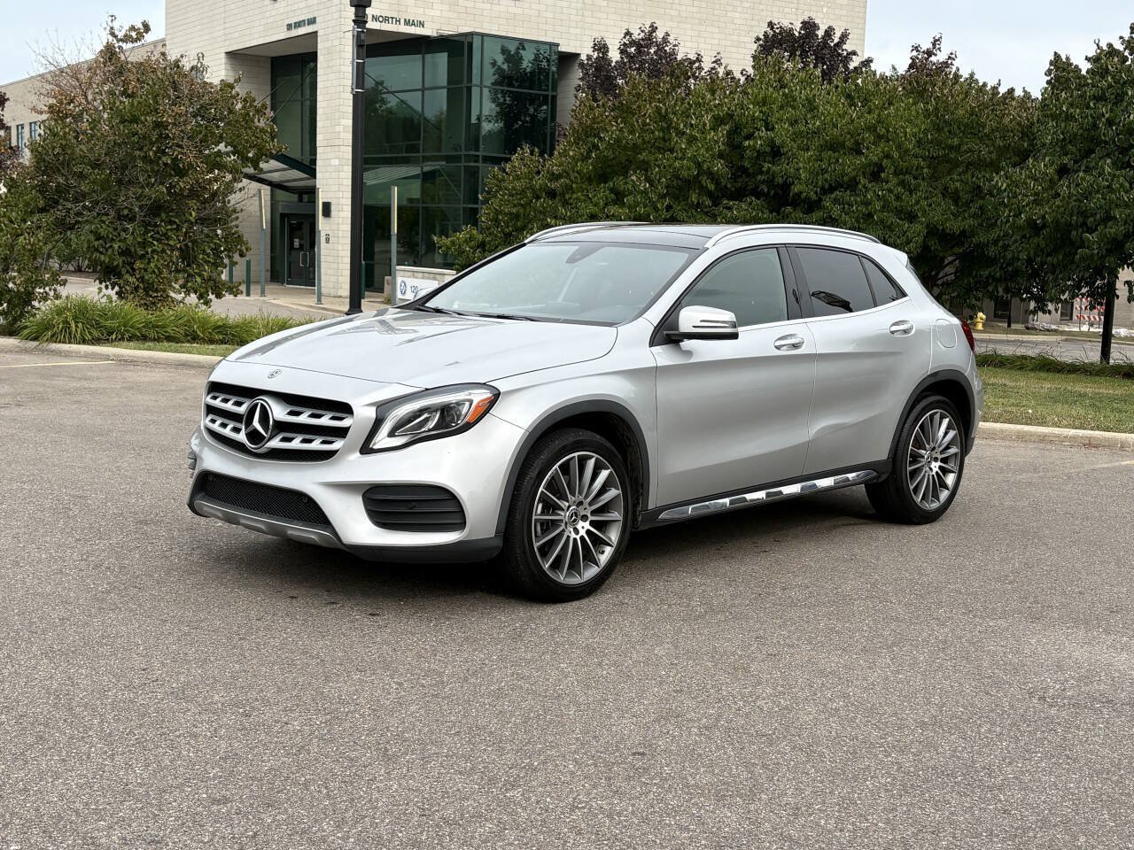 Used 2018 Mercedes-Benz GLA 250 4MATIC image 4
