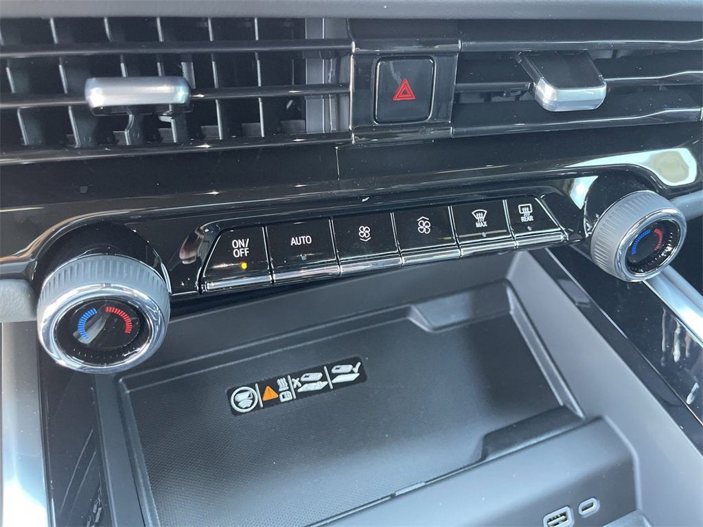 New 2025 Chevrolet Suburban Premier image 19