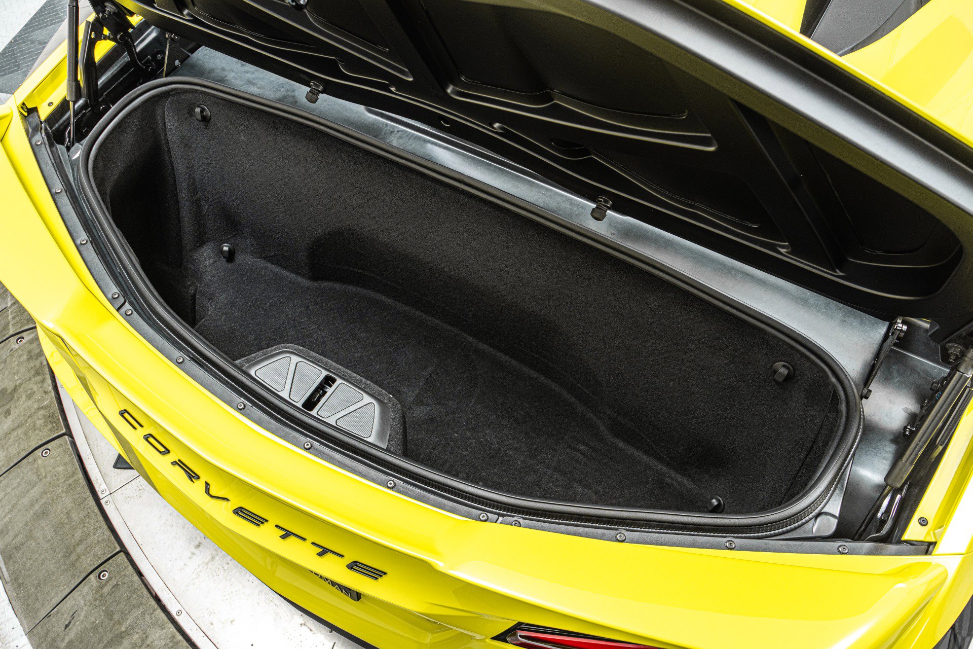 Used 2020 Chevrolet Corvette Stingray Premium Conv w/ 3LT Preferred Equipment Group RWD image 12