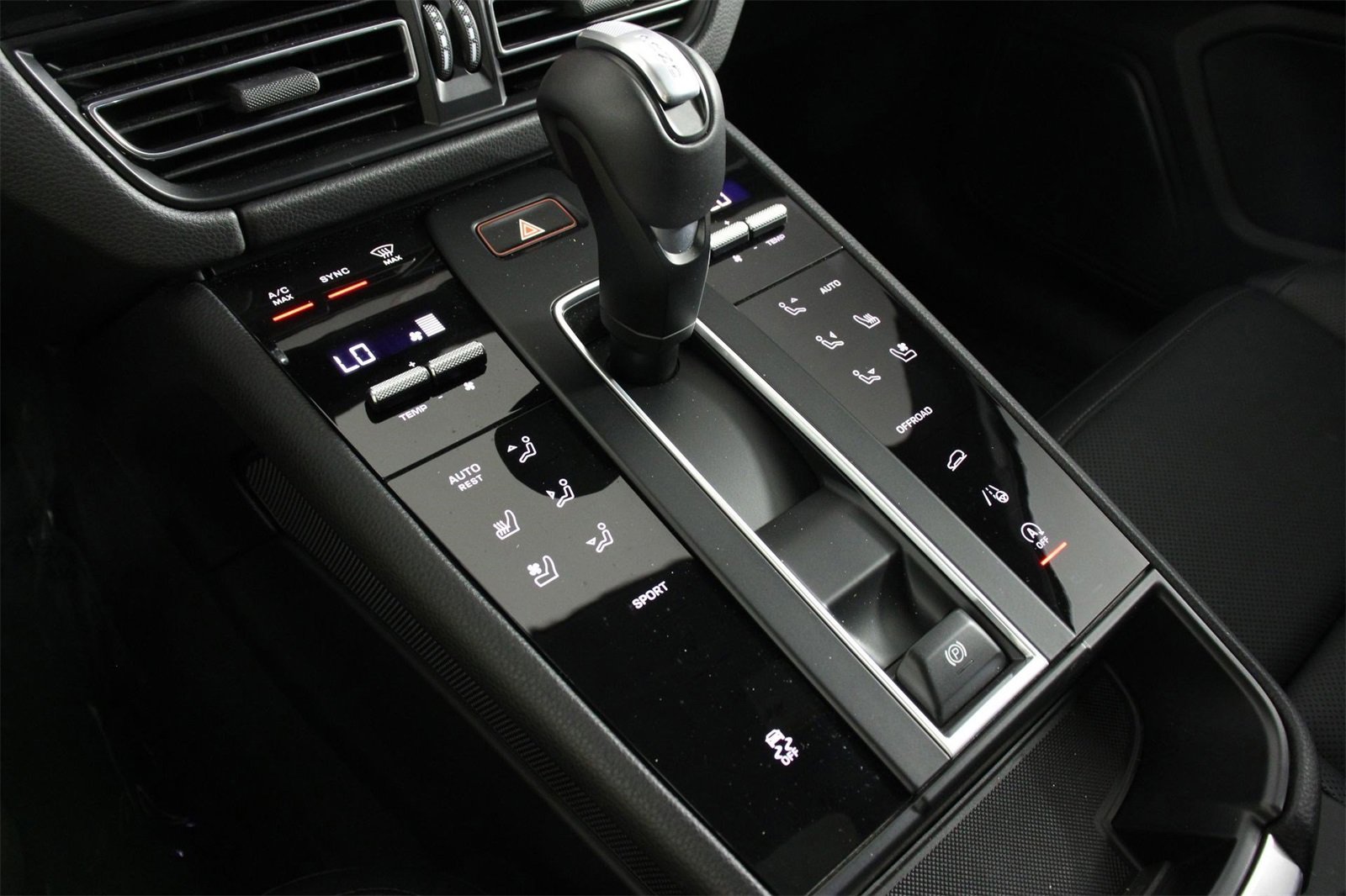 Used 2025 Porsche Macan image 18