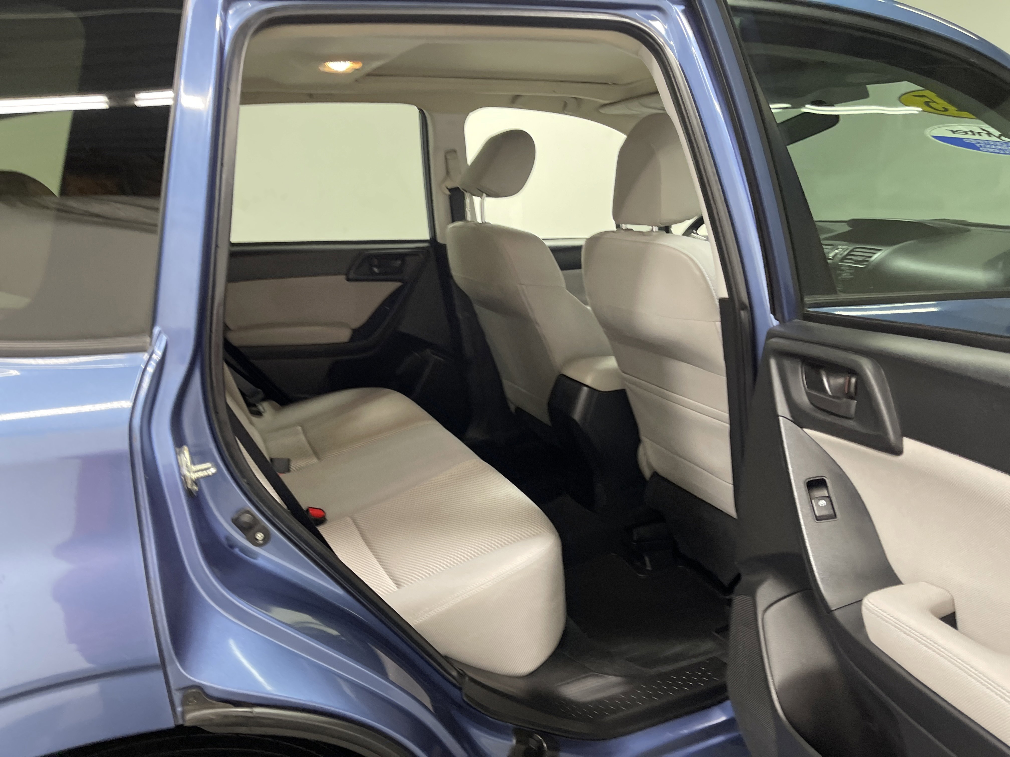 Used 2015 Subaru Forester 2.5i Premium w/ All-Weather Package image 21