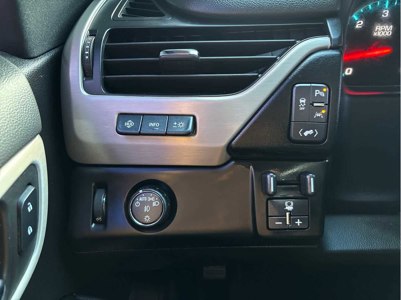Used 2019 GMC Yukon Denali RWD image 30