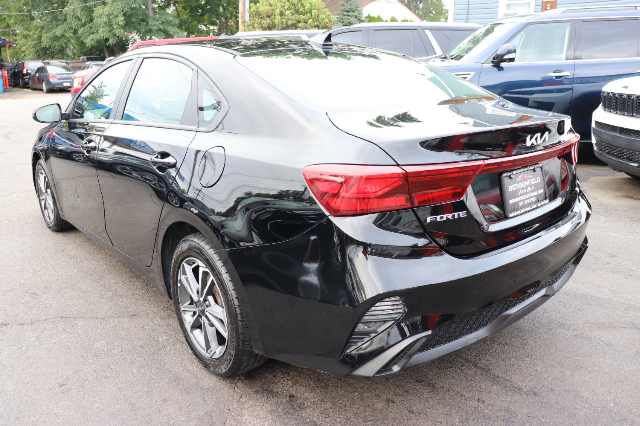 Used 2023 Kia Forte LXS w/ LXS Technology Package image 3
