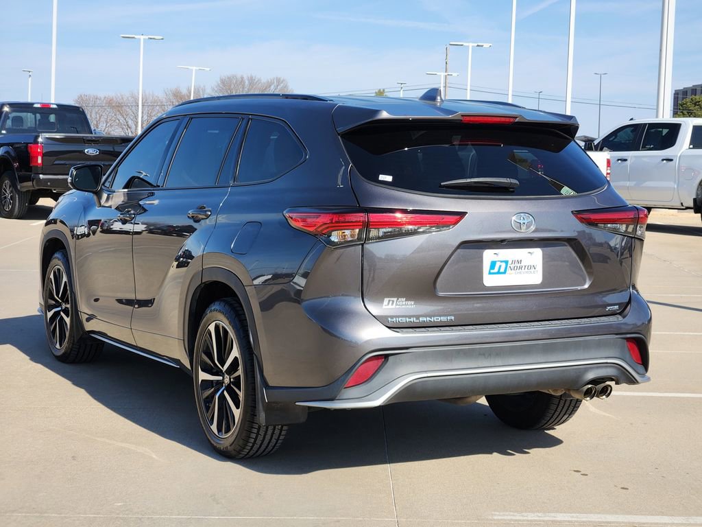 Used 2022 Toyota Highlander XSE image 6